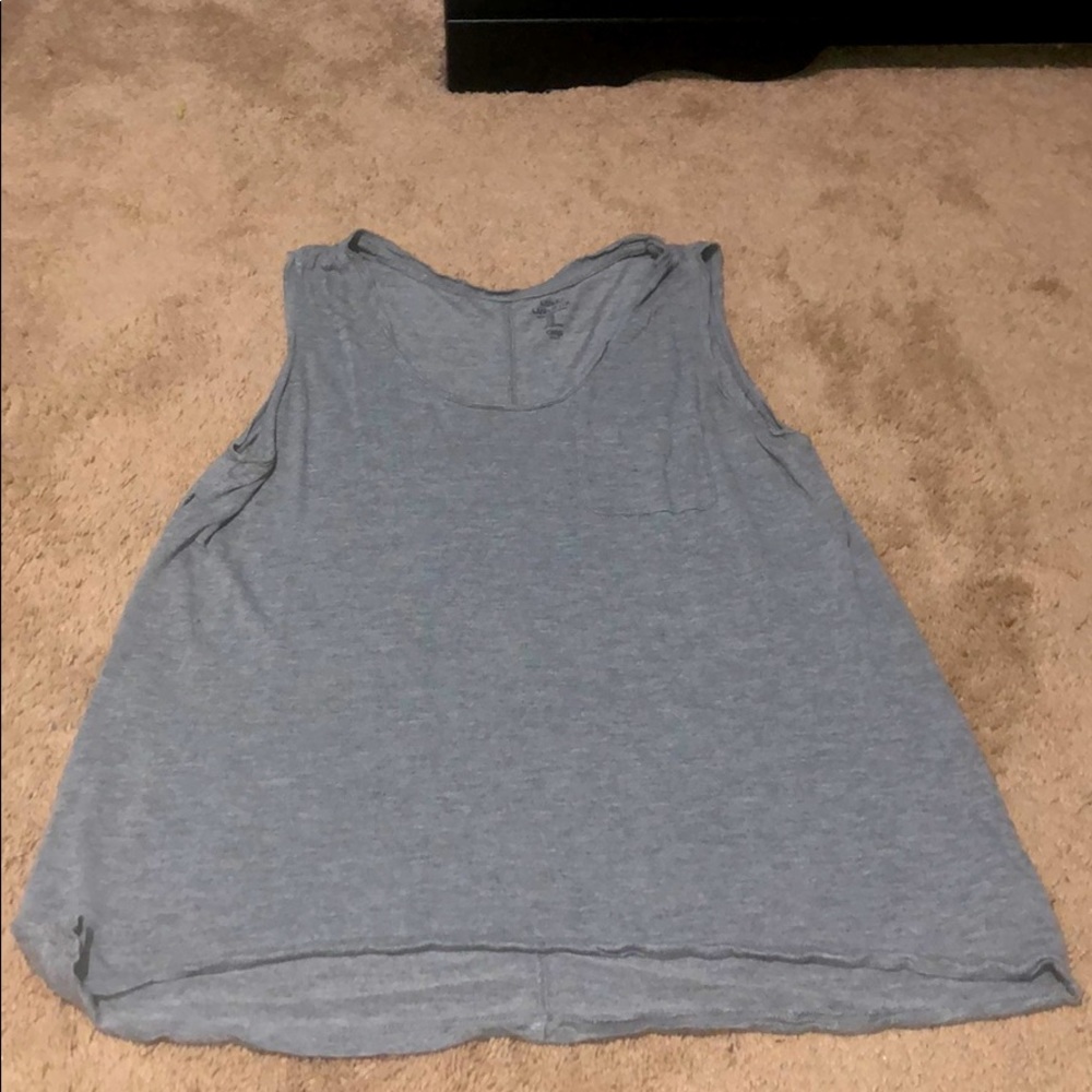 Gray tank top with a pocket